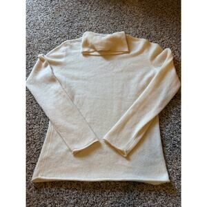 $295 Neiman Marus Winter white cashmere sweater size small